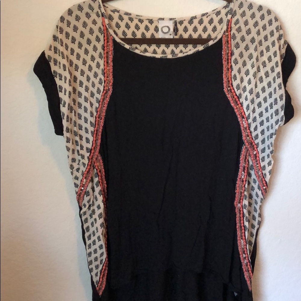 Akemi + Kin Top